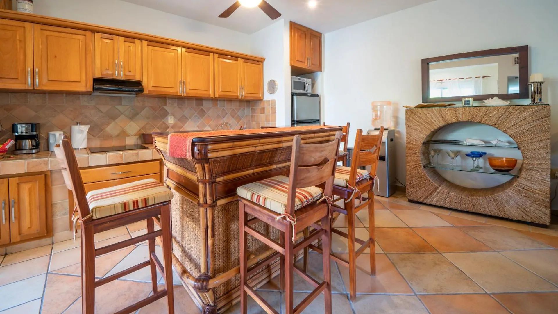 Classic Condo On 5Th Avenue , Steps From The Beach - Mclaren Playa del Carmen