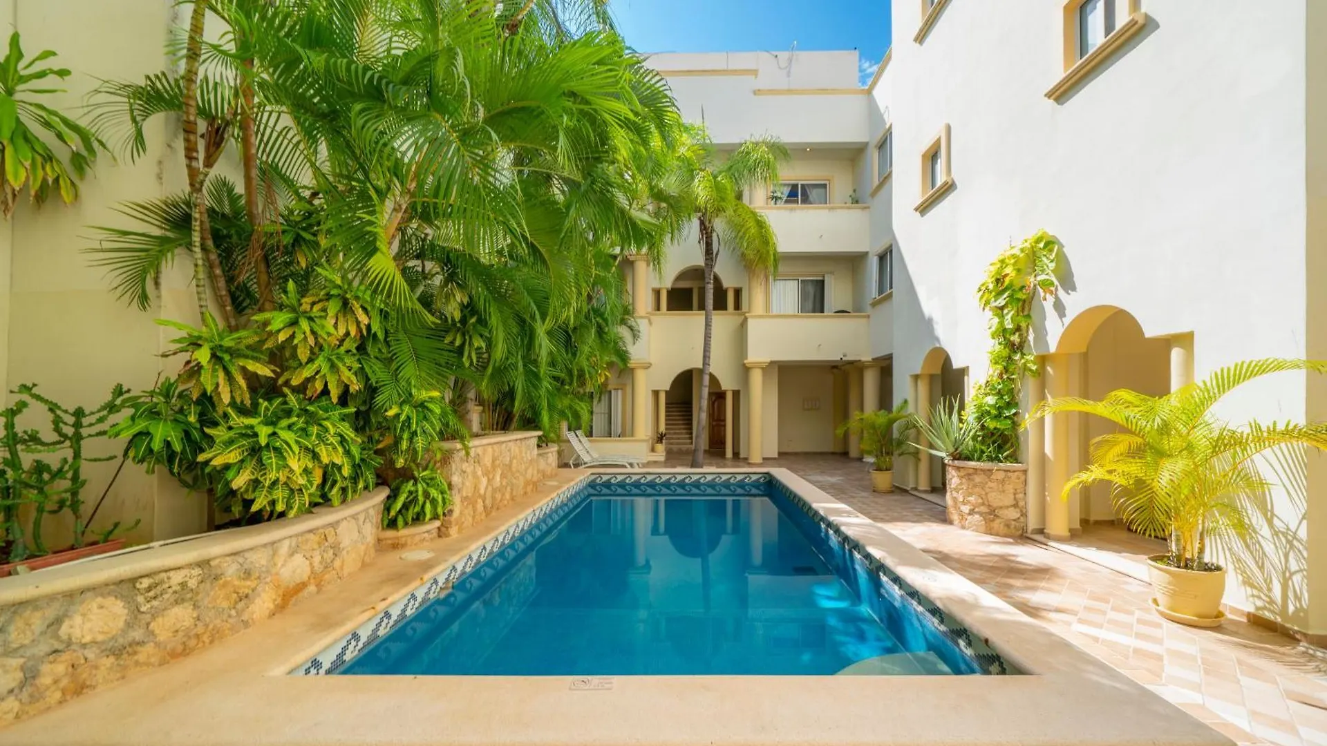 Classic Condo On 5Th Avenue , Steps From The Beach - Mclaren Playa del Carmen